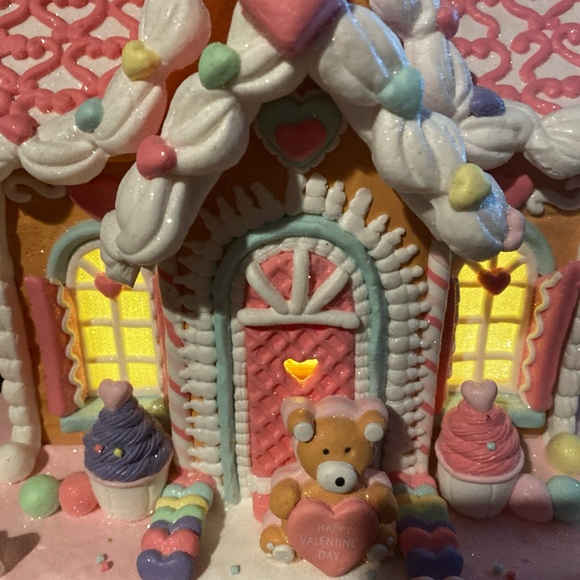 Viral 2025 pink pastels gingerbread house light up decor piece - Picture 12 of 12